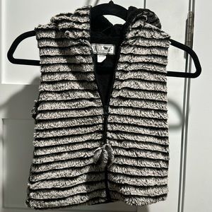 Widgeon Girls Faux Fur Zip Up Vest Jacket w/ Hood